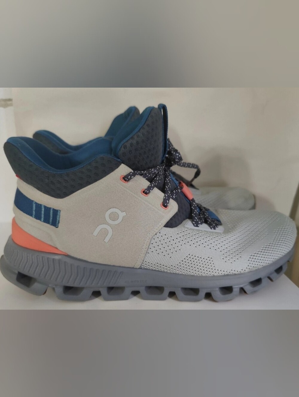 On Cloud Hi Edge Running Shoes US Women's 10 Mid Top Glacier/Shadow